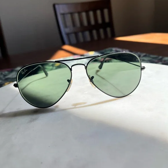 Ray Ban Large Aviator Sunglasses with G15 Lenses - Picture 2 of 9